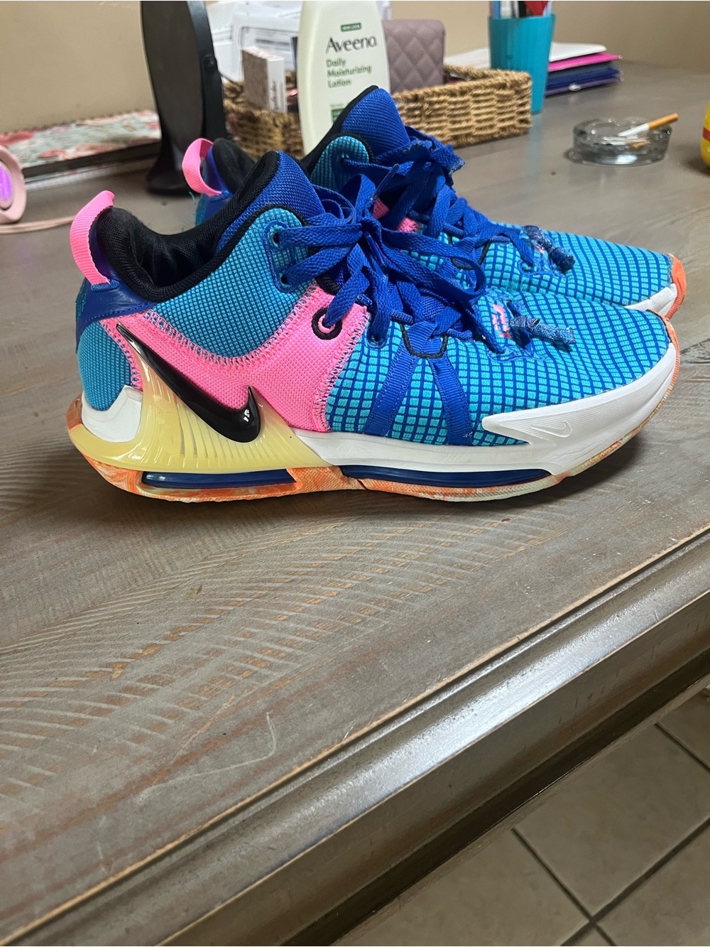 Nike Lebron Witness 7 Hyper Royal Blue 
Pink, yellow & orange accents UNISEX SZ9